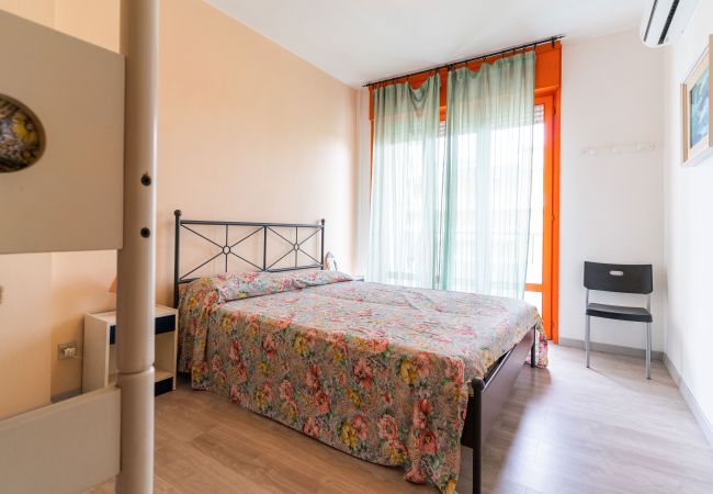 Appartamento a Porto Santa Margherita - ASTRO - Apt. su un piano +balcone e 1 camera Appartamento a Porto Santa Margherita - ASTRO - Apt. su un piano +balcone e 1 camera