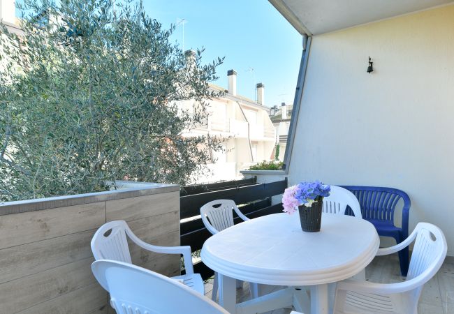 Appartamento a Porto Santa Margherita - BISSONA - Villetta su quattro piani+balcone e 3 camere Appartamento a Porto Santa Margherita - BISSONA - Villetta su quattro piani+balcone e 3 camere