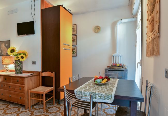 Appartamento a Porto Santa Margherita - BISSONA - Villetta su quattro piani+balcone e 3 camere Appartamento a Porto Santa Margherita - BISSONA - Villetta su quattro piani+balcone e 3 camere