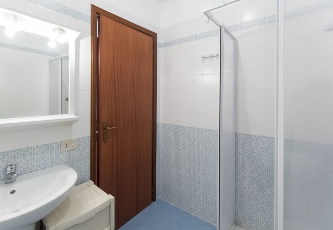 Appartamento a Porto Santa Margherita - BORA - Apt. su un piano + balcone e 2 camere Appartamento a Porto Santa Margherita - BORA - Apt. su un piano + balcone e 2 camere