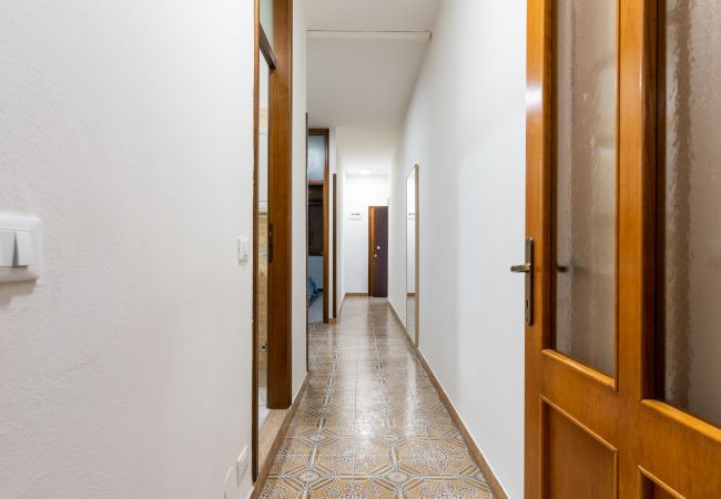 Appartamento a Porto Santa Margherita - CENTRO COMMERCIALE-Apt. su due piani+terrazzo e 2 camere Appartamento a Porto Santa Margherita - CENTRO COMMERCIALE-Apt. su due piani+terrazzo e 2 camere