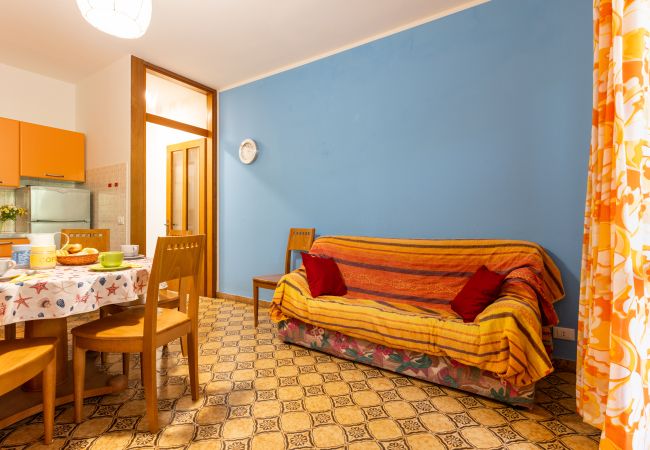 Appartamento a Porto Santa Margherita - CENTRO COMMERCIALE-Apt. su due piani+terrazzo e 2 camere Appartamento a Porto Santa Margherita - CENTRO COMMERCIALE-Apt. su due piani+terrazzo e 2 camere