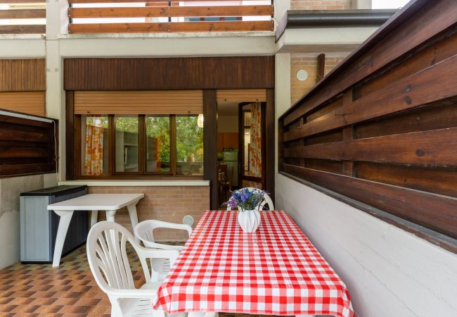 Appartamento a Porto Santa Margherita - CENTRO COMMERCIALE-Apt. su due piani+terrazzo e 2 camere Appartamento a Porto Santa Margherita - CENTRO COMMERCIALE-Apt. su due piani+terrazzo e 2 camere