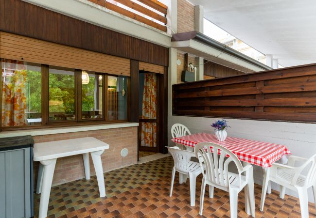 Appartamento a Porto Santa Margherita - CENTRO COMMERCIALE-Apt. su due piani+terrazzo e 2 camere Appartamento a Porto Santa Margherita - CENTRO COMMERCIALE-Apt. su due piani+terrazzo e 2 camere