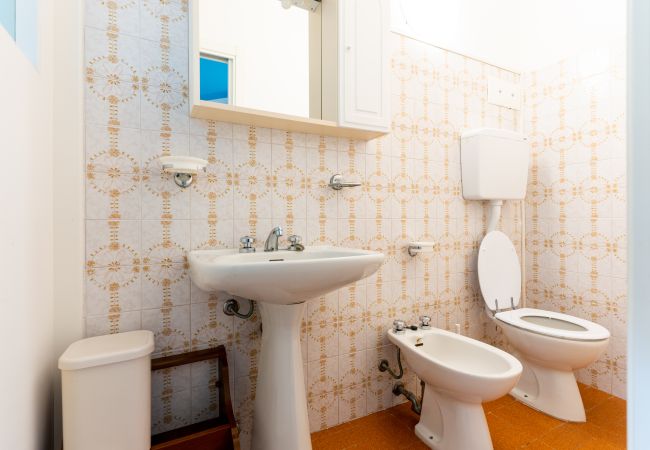 Appartamento a Porto Santa Margherita - CENTRO COMMERCIALE-Apt. su due piani+terrazzo e 2 camere Appartamento a Porto Santa Margherita - CENTRO COMMERCIALE-Apt. su due piani+terrazzo e 2 camere