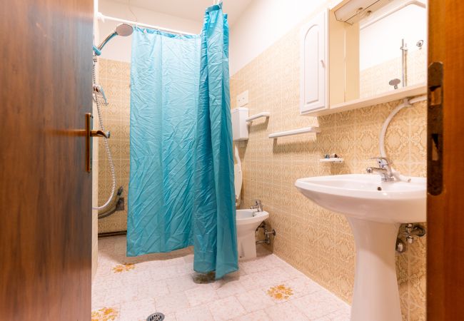 Appartamento a Porto Santa Margherita - CENTRO COMMERCIALE-Apt. su due piani+terrazzo e 2 camere Appartamento a Porto Santa Margherita - CENTRO COMMERCIALE-Apt. su due piani+terrazzo e 2 camere