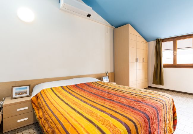 Appartamento a Porto Santa Margherita - CENTRO COMMERCIALE-Apt. su due piani+terrazzo e 2 camere Appartamento a Porto Santa Margherita - CENTRO COMMERCIALE-Apt. su due piani+terrazzo e 2 camere