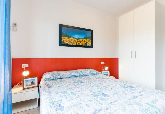 Appartamento a Porto Santa Margherita - HOLIDAY - Apt. su un piano + balcone e 1 camera Appartamento a Porto Santa Margherita - HOLIDAY - Apt. su un piano + balcone e 1 camera