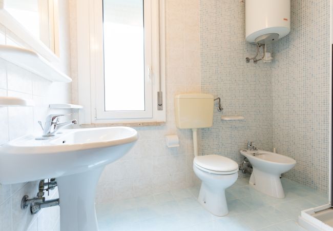 Appartamento a Porto Santa Margherita - HOLIDAY - Apt. su un piano + balcone e 1 camera Appartamento a Porto Santa Margherita - HOLIDAY - Apt. su un piano + balcone e 1 camera