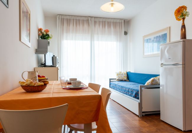 Appartamento a Porto Santa Margherita - HOLIDAY - Apt. su un piano + balcone e 1 camera Appartamento a Porto Santa Margherita - HOLIDAY - Apt. su un piano + balcone e 1 camera