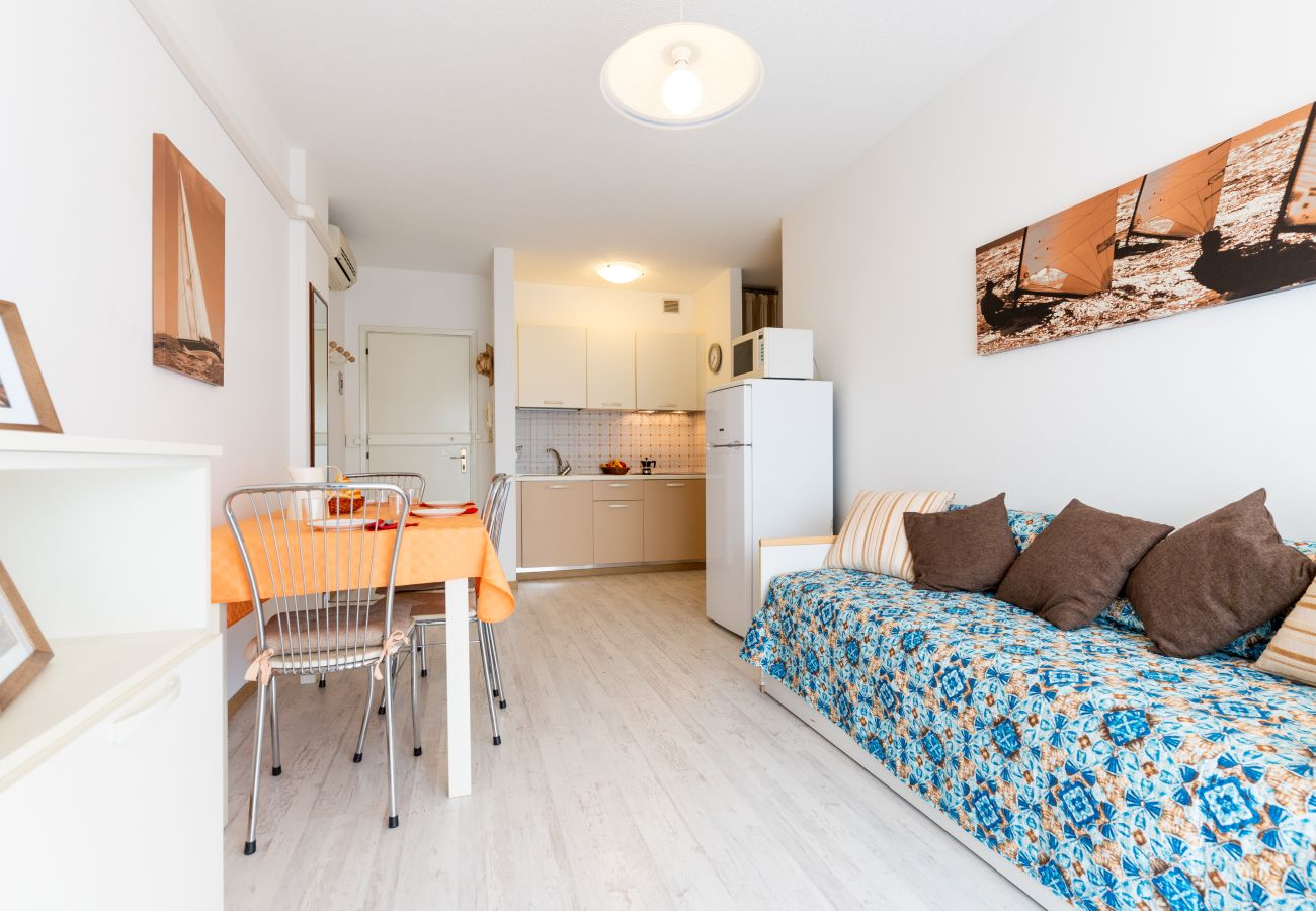 Appartamento a Porto Santa Margherita - HOLIDAY - Apt. su un piano + balcone e 1 camera Appartamento a Porto Santa Margherita - HOLIDAY - Apt. su un piano + balcone e 1 camera