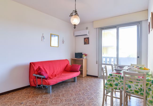 Appartamento a Porto Santa Margherita - MARCO POLO- Apt. su un piano con balcone e 1 camera Appartamento a Porto Santa Margherita - MARCO POLO- Apt. su un piano con balcone e 1 camera