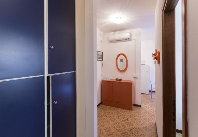 Appartamento a Porto Santa Margherita - MARCO POLO- Apt. su un piano con balcone e 2 camere Appartamento a Porto Santa Margherita - MARCO POLO- Apt. su un piano con balcone e 2 camere