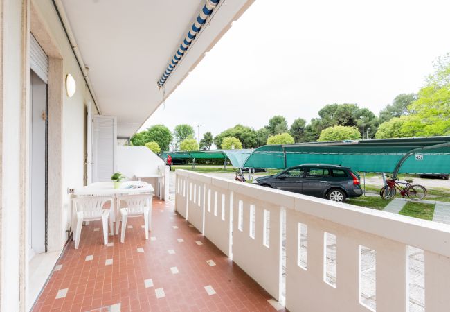 Appartamento a Porto Santa Margherita - PORTESIN - Apt. su un piano con balcone e 2 camere Appartamento a Porto Santa Margherita - PORTESIN - Apt. su un piano con balcone e 2 camere