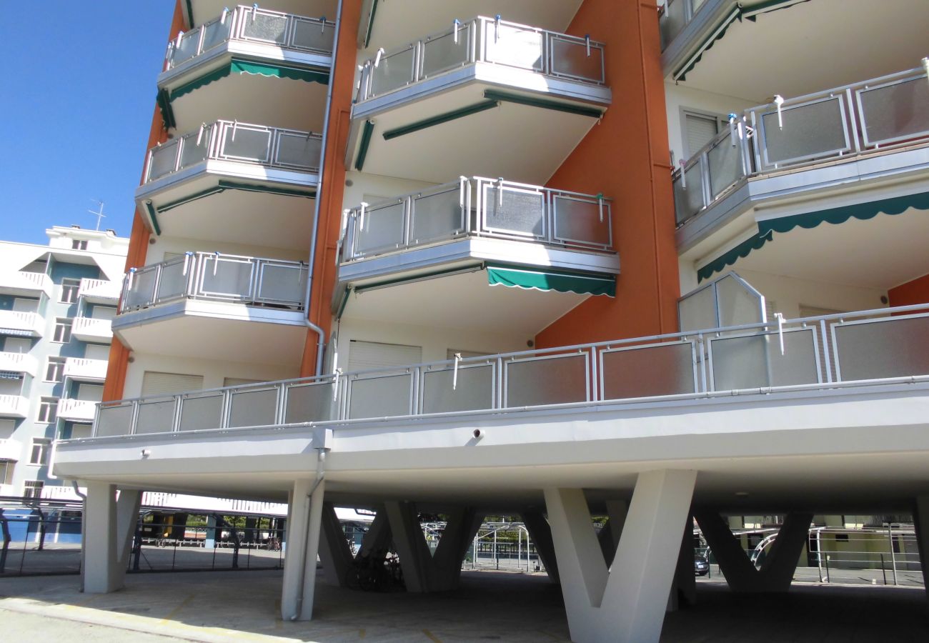 Appartamento a Porto Santa Margherita - MARGHERITA 70 - Apt. su un piano con balcone e 1 camera Appartamento a Porto Santa Margherita - MARGHERITA 70 - Apt. su un piano con balcone e 1 camera