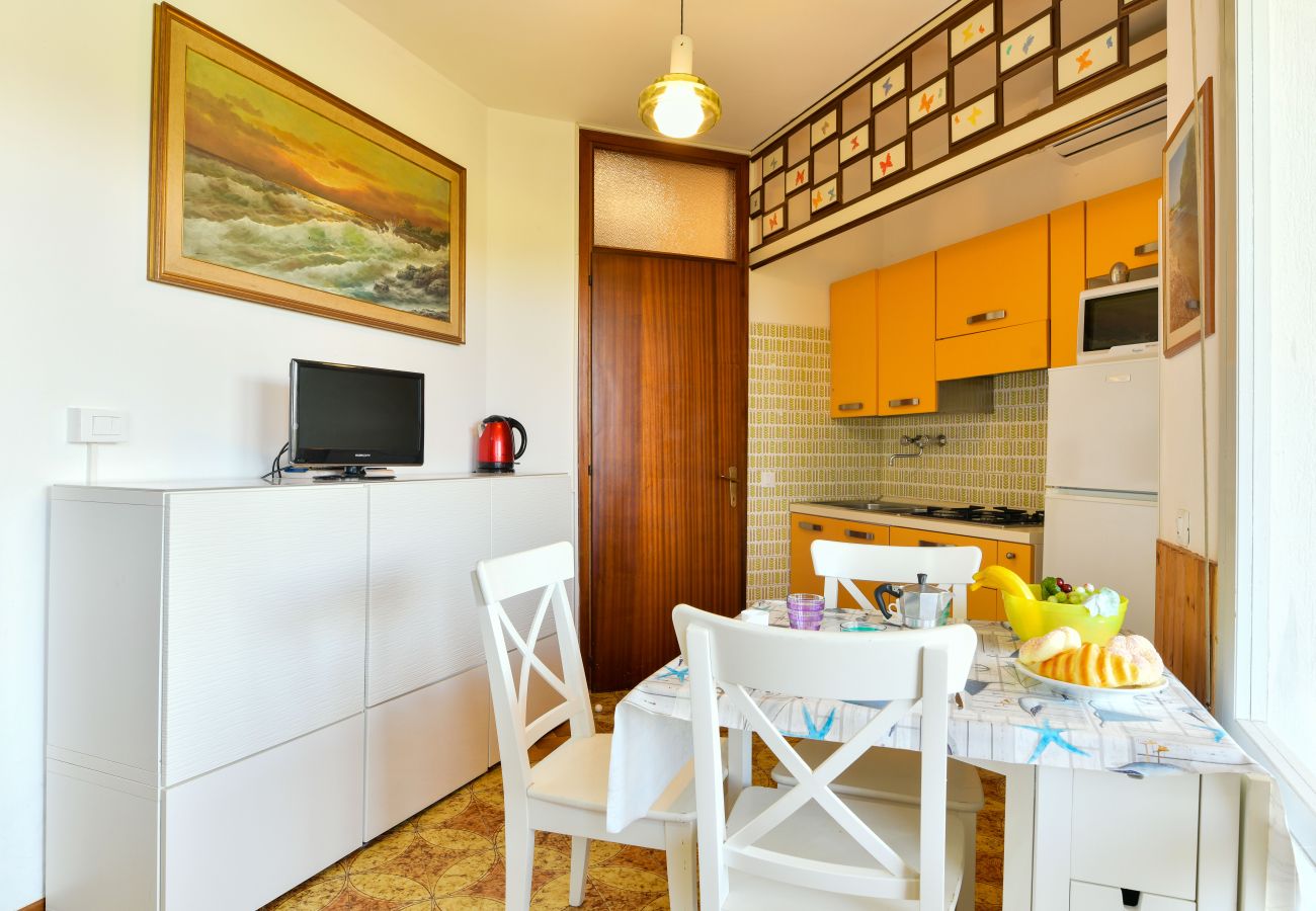 Appartamento a Porto Santa Margherita - MARGHERITA 70 - Apt. su un piano con balcone e 1 camera Appartamento a Porto Santa Margherita - MARGHERITA 70 - Apt. su un piano con balcone e 1 camera