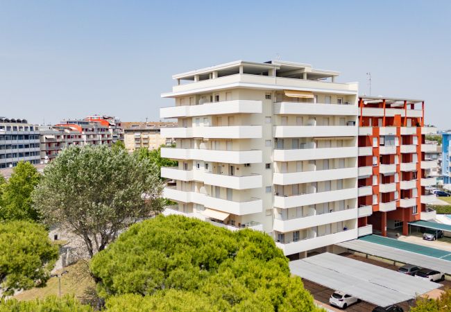  a Porto Santa Margherita - BRIAN Apt con una camera da letto con balcone