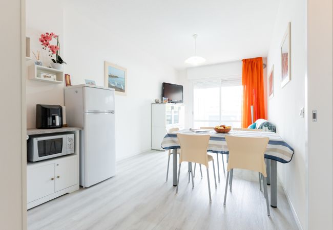 Ferienwohnung in Porto Santa Margherita - HOLIDAY - Whg. auf eine ETG + Balkon und 1 Schlafzimmer Ferienwohnung in Porto Santa Margherita - HOLIDAY - Whg. auf eine ETG + Balkon und 1 Schlafzimmer