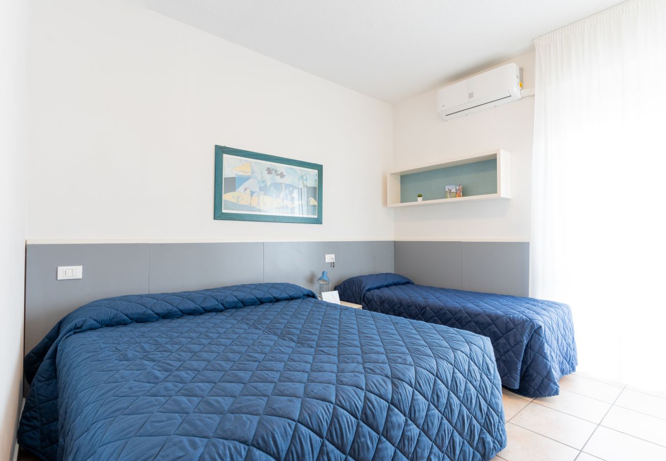 Apartment in Porto Santa Margherita - HOLIDAY - One-bedroom apt. on a floor (renewed) + balcony Apartment in Porto Santa Margherita - HOLIDAY - One-bedroom apt. on a floor (renewed) + balcony