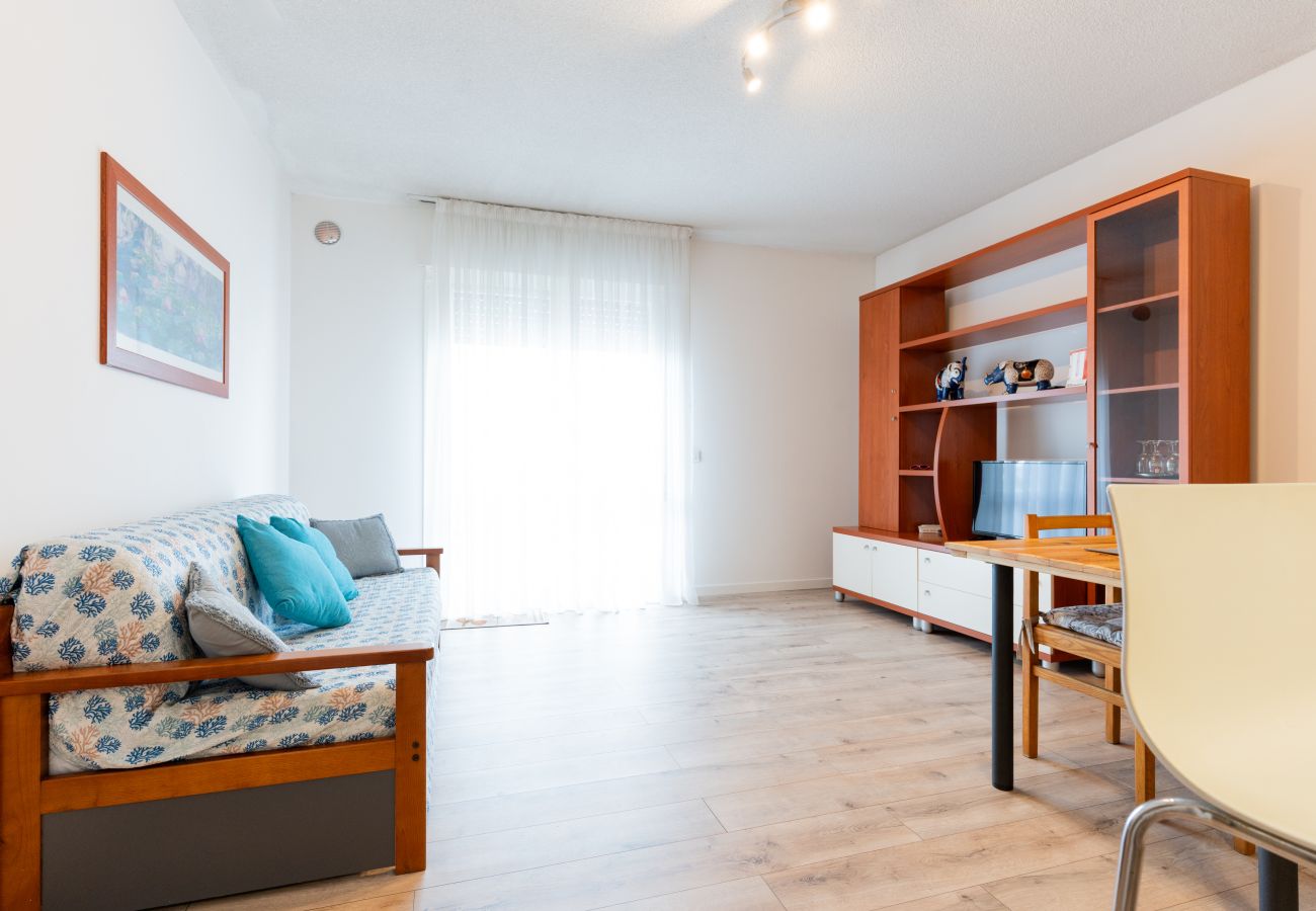 Apartment in Porto Santa Margherita - HOLIDAY - One-bedroom apt. on a floor (renewed) + balcony Apartment in Porto Santa Margherita - HOLIDAY - One-bedroom apt. on a floor (renewed) + balcony
